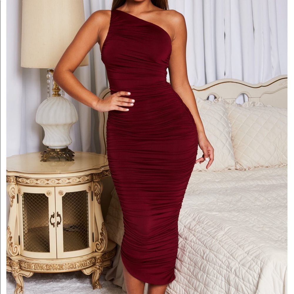 Oh Polly COLD SHOULDER ASYMMETRIC RUCHED DRESS